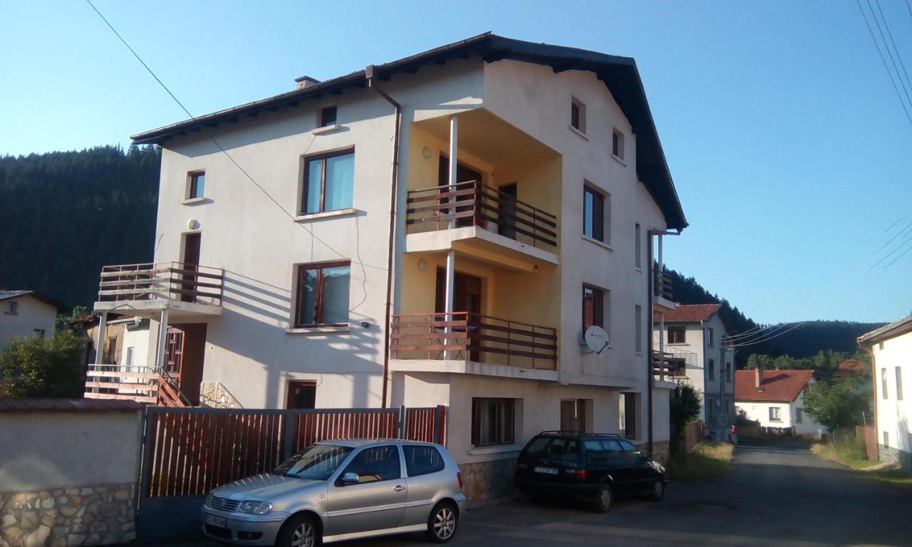 Guest House Lorian Madzhare Zewnętrze zdjęcie