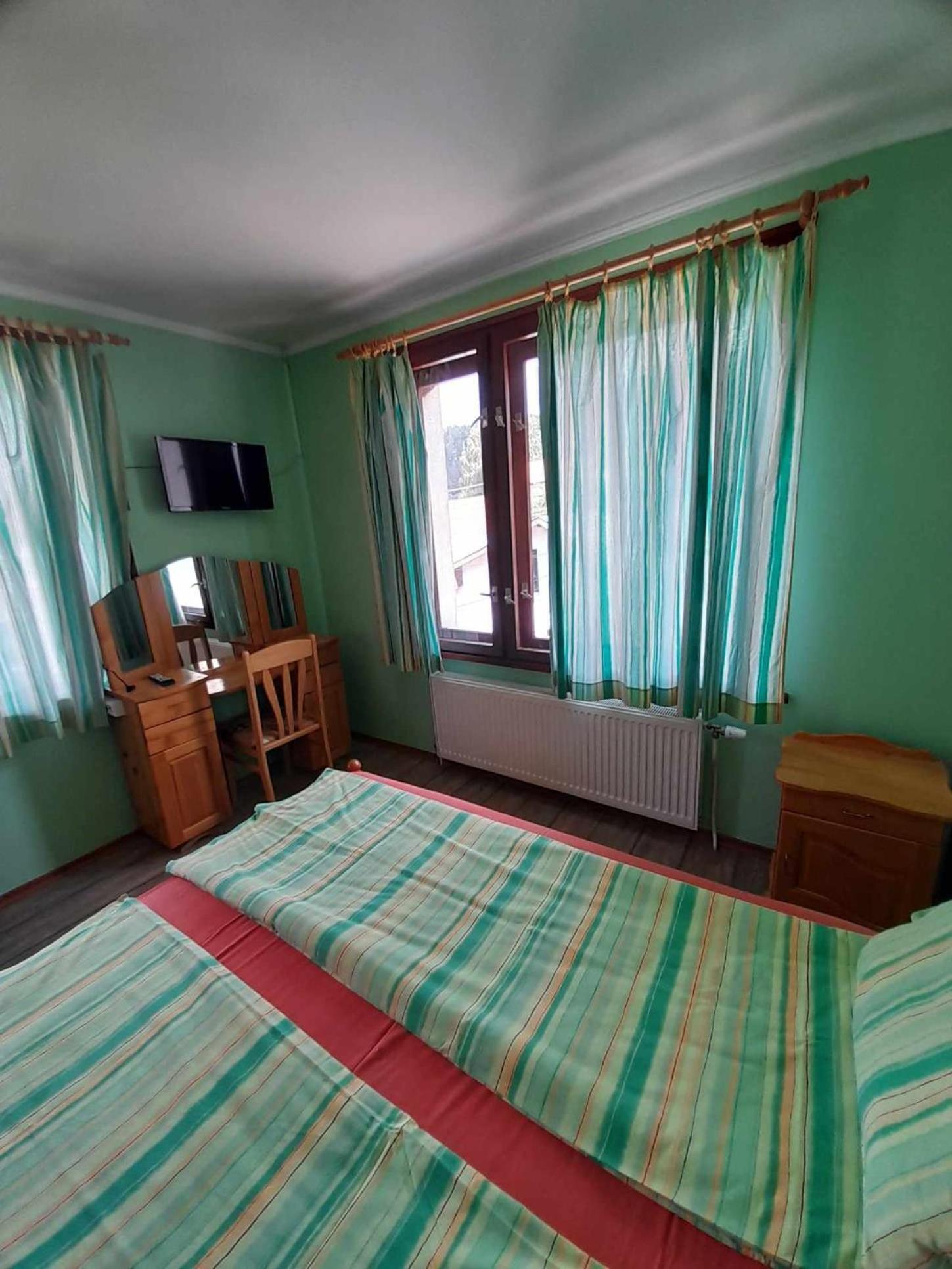 Guest House Lorian Madzhare Zewnętrze zdjęcie