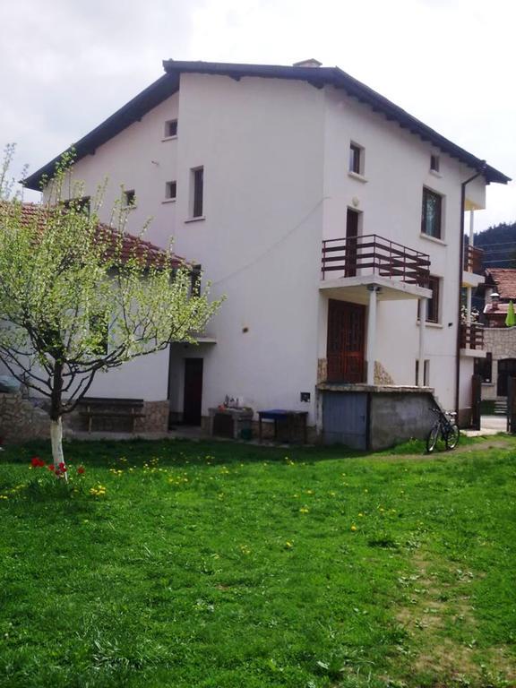 Guest House Lorian Madzhare Zewnętrze zdjęcie