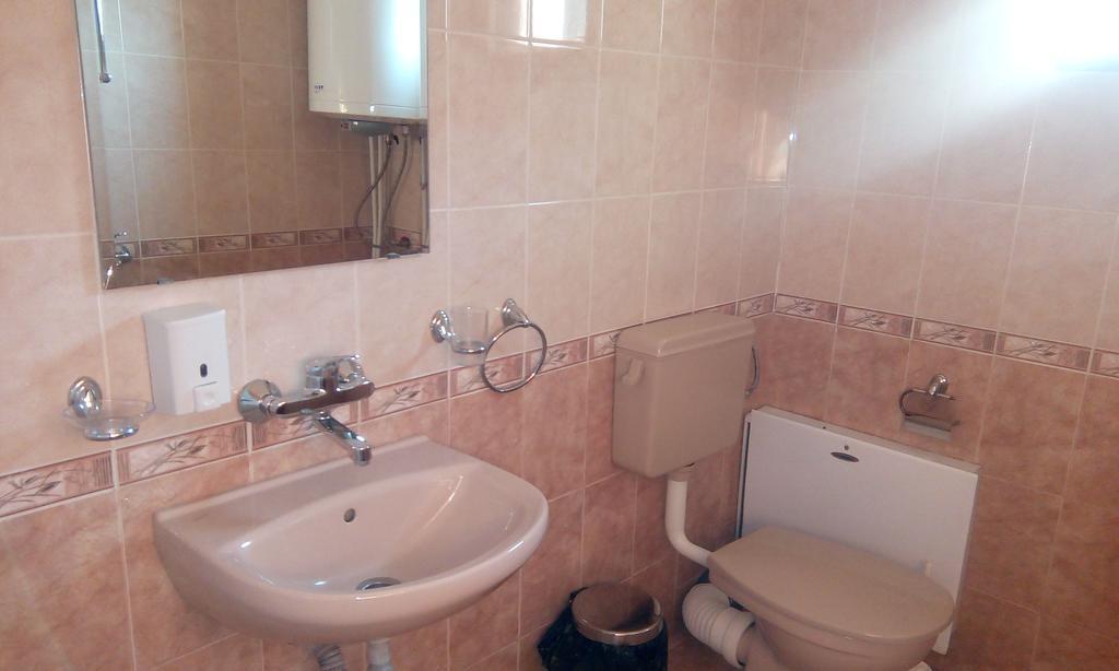 Guest House Lorian Madzhare Zewnętrze zdjęcie
