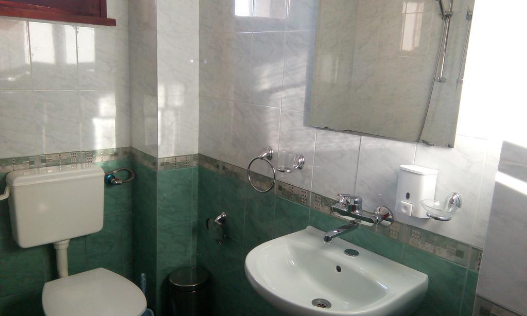 Guest House Lorian Madzhare Zewnętrze zdjęcie